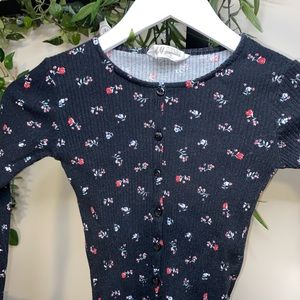 H&M Cropped long sleeve floral black top.